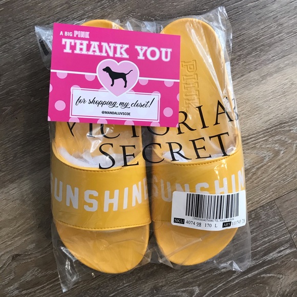 NEW💕 VS PINK☀️ SUNSHINE BANANA YELLOW SLIDES - Picture 4 of 5